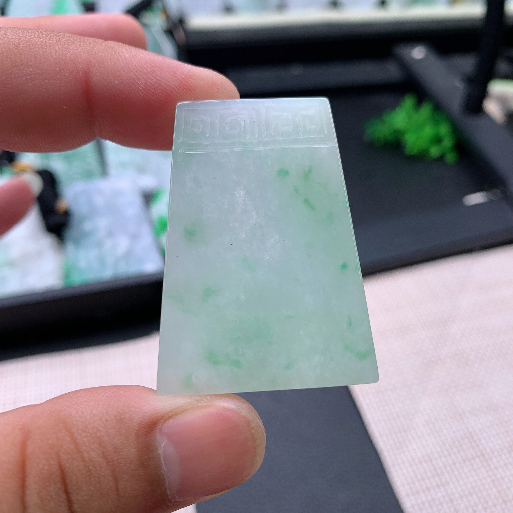 天然A货翡翠飘花无事牌吊坠挂件45.6-32.9-8