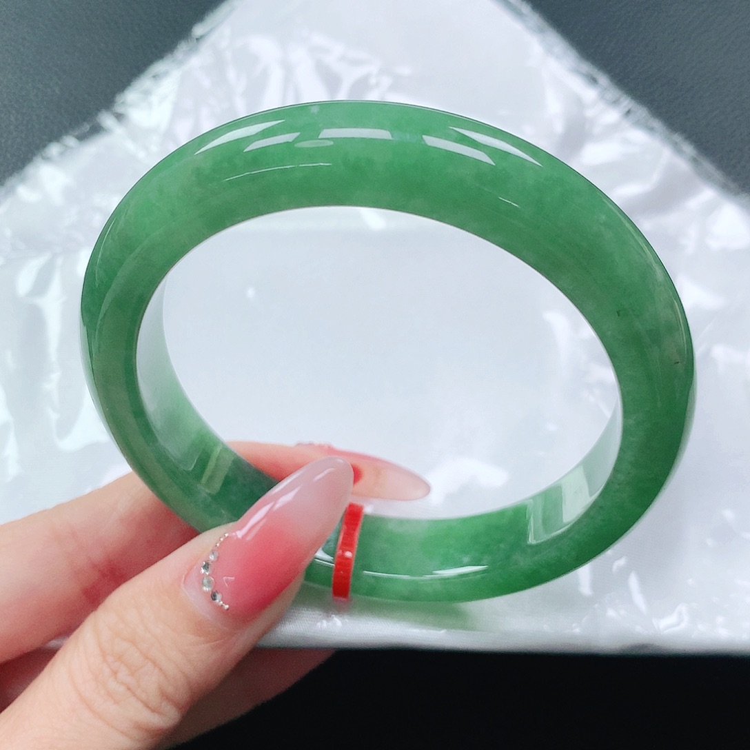 翡翠手镯未镶嵌58圈