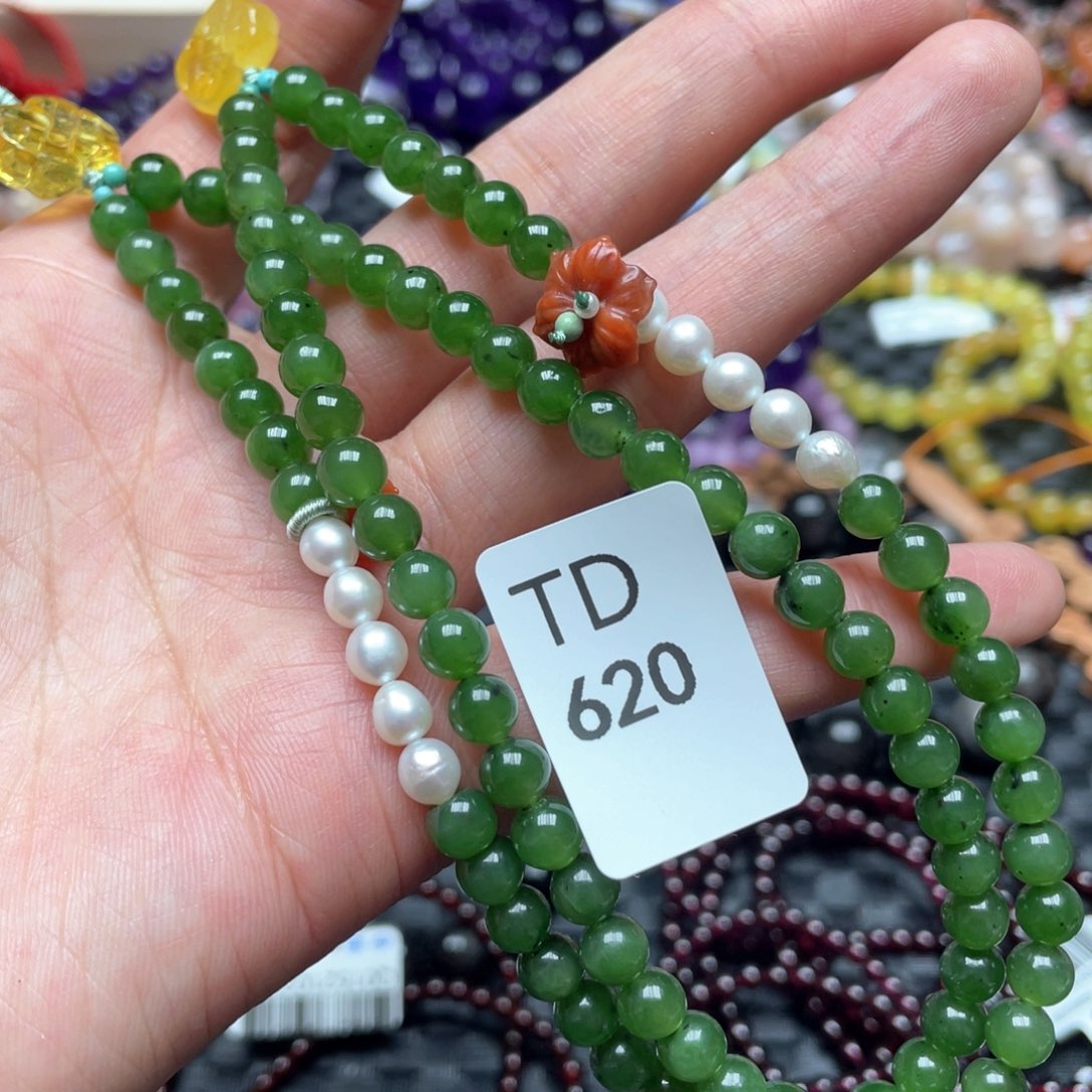 和田玉多样性发一只未镶嵌