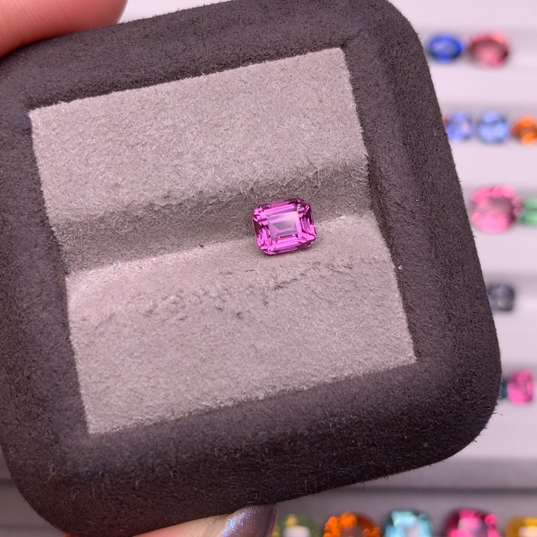 蓝宝石裸石未镶嵌1.35克拉