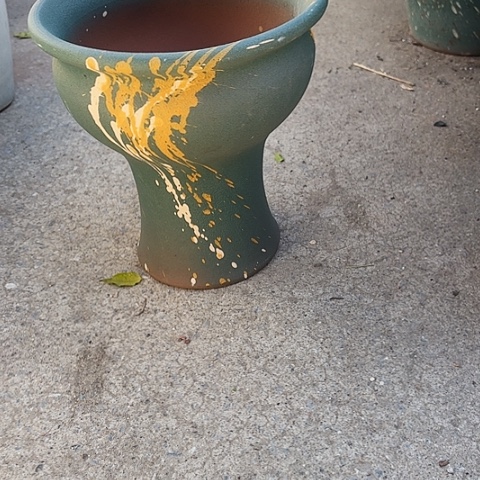 口21高23瑕疵盆子。