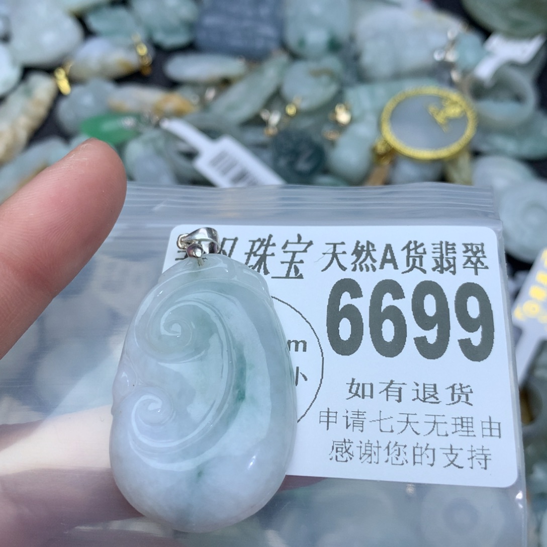 翡翠颈饰未镶嵌6699。