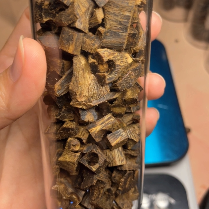 洞***幺沉香沉香碎屑老乌身车珠原材料50g