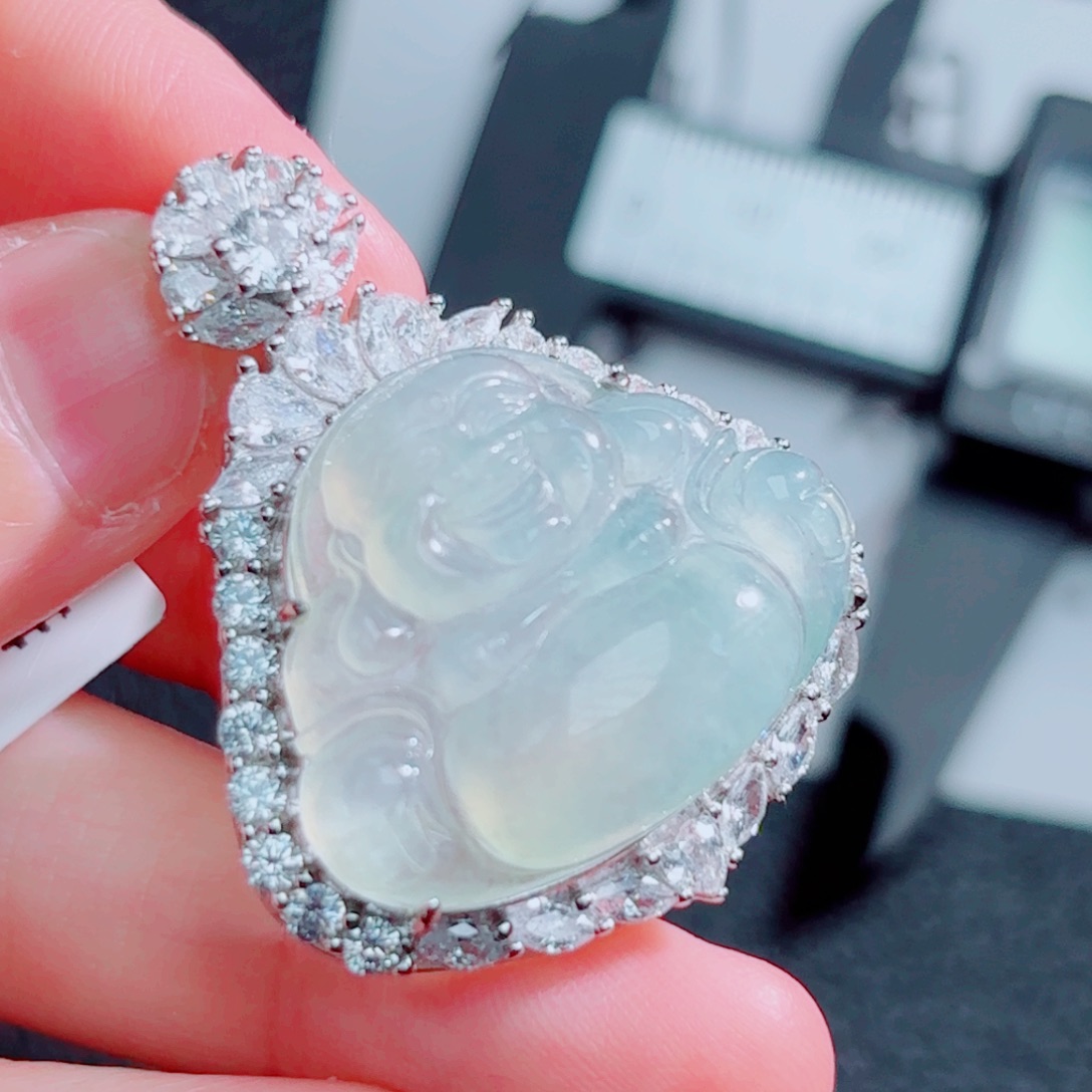 翡翠颈饰未镶嵌佛公