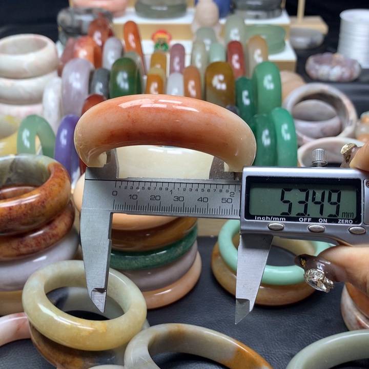 未镶嵌手镯石英质玉