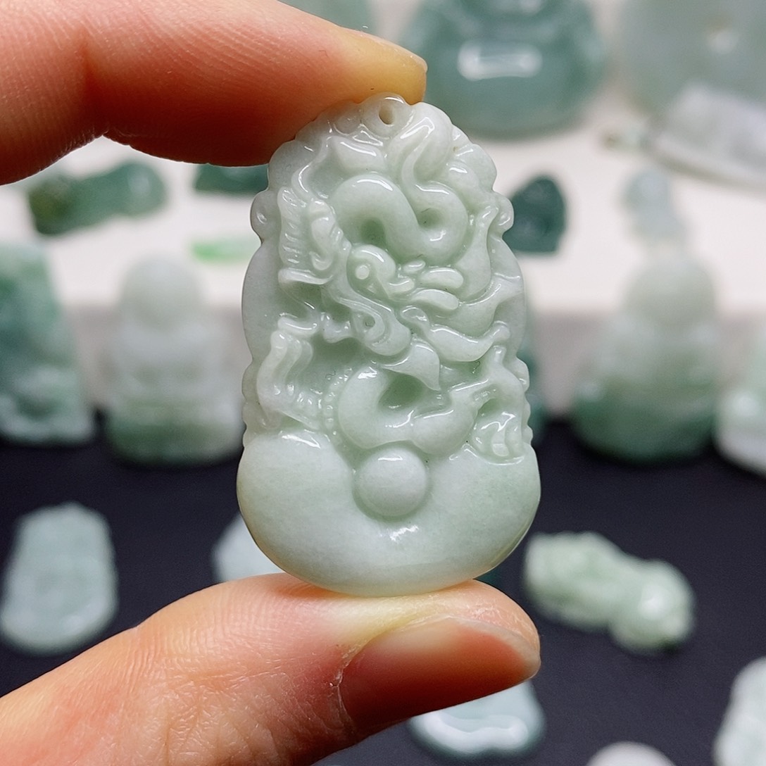 翡翠颈饰未镶嵌吊坠