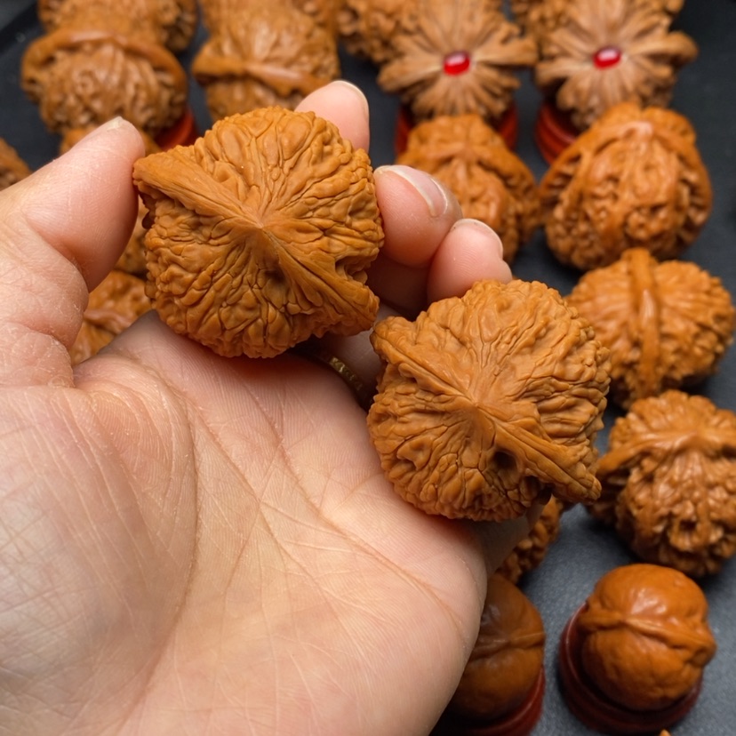 【闪购商品】文玩核桃把件43绣球