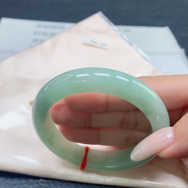 翡翠未镶嵌手镯5556