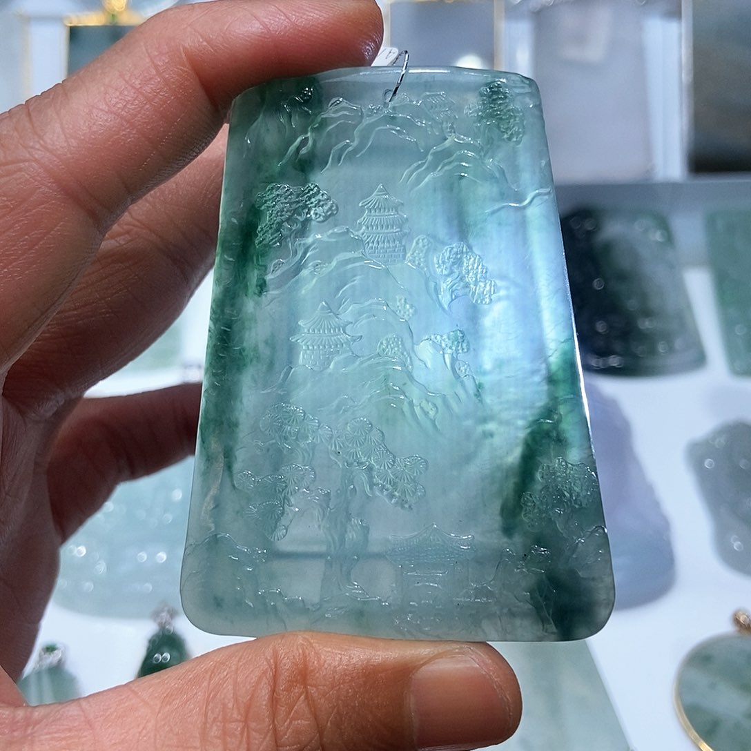 翡翠颈饰未镶嵌缅甸