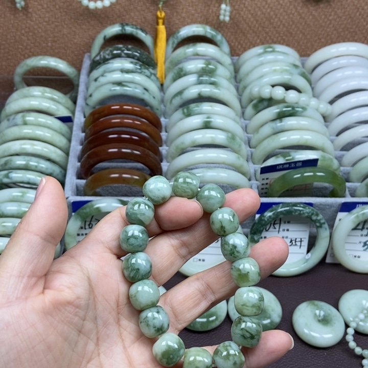 蛇纹石玉未镶嵌手镯