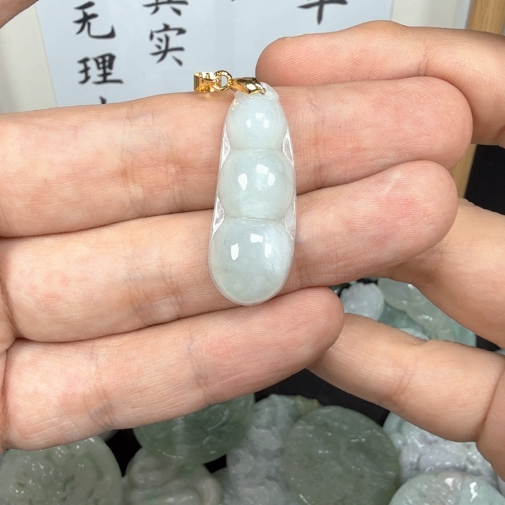 翡翠挂件未镶嵌翡翠