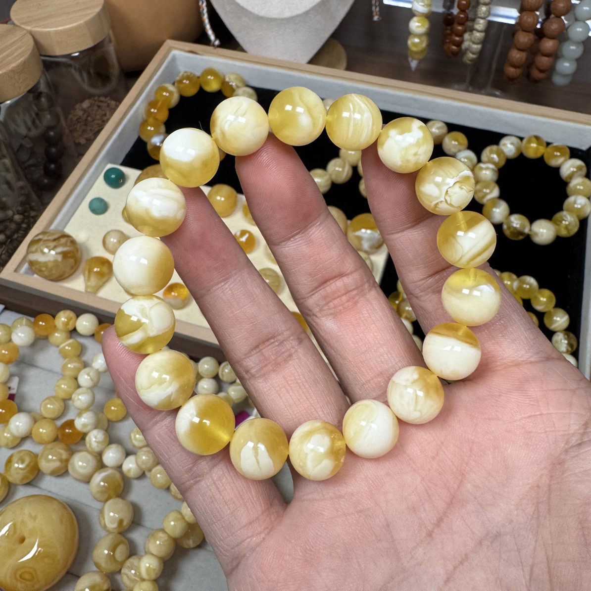 11➕俄料金瓷白溶洞白蜡糖心蛋蜜蜡手串15.6克