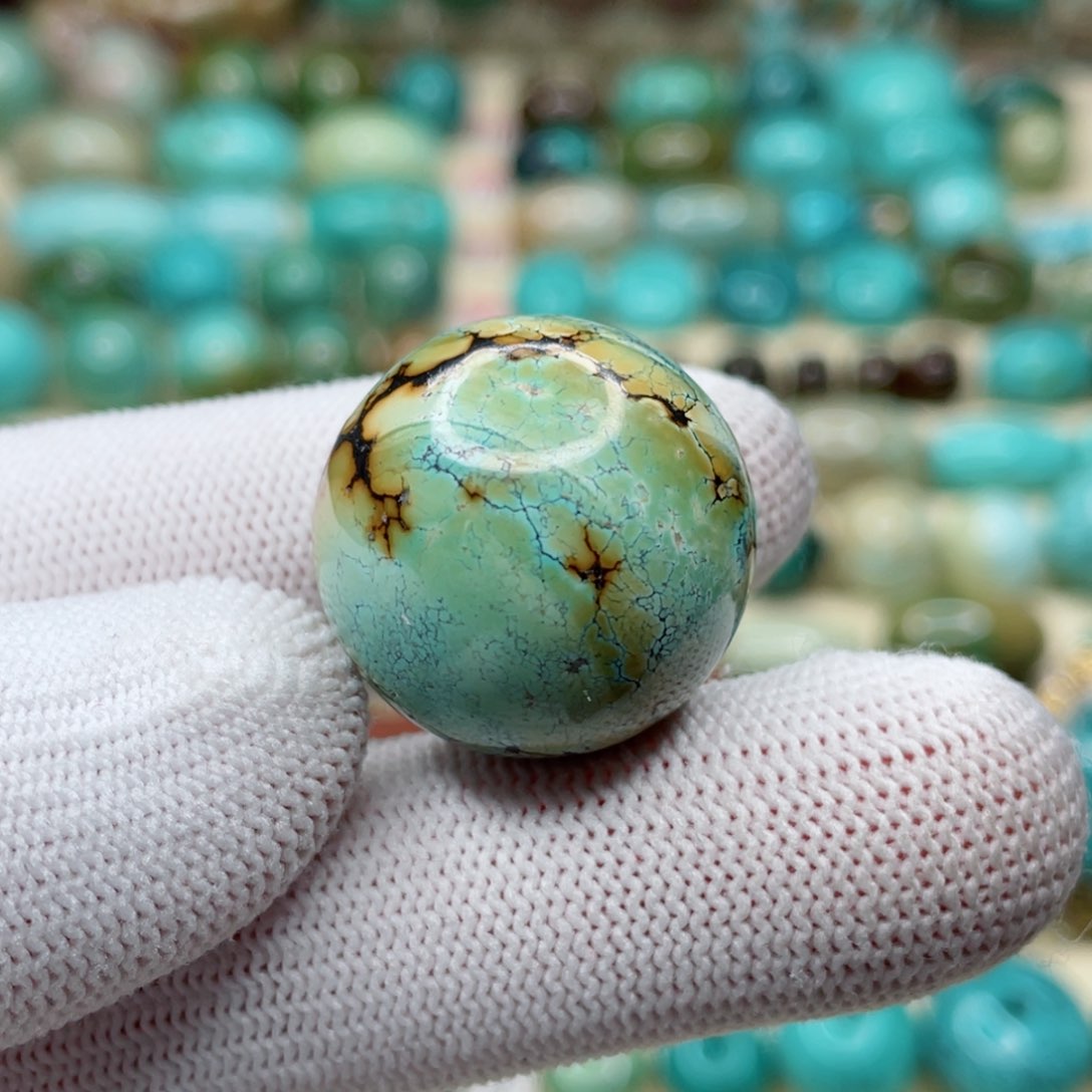 未镶嵌绿松石颈饰