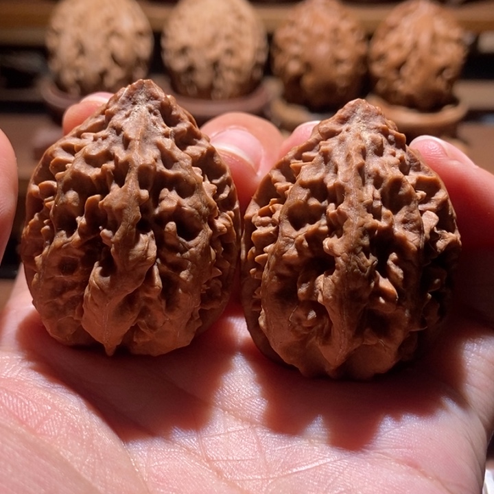 文玩核桃吊坠楸玥核116