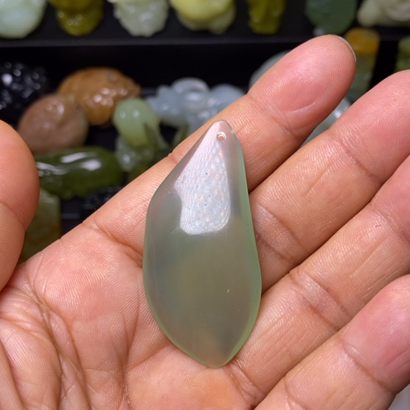 【闪购商品】蛇纹石玉颈饰未镶嵌