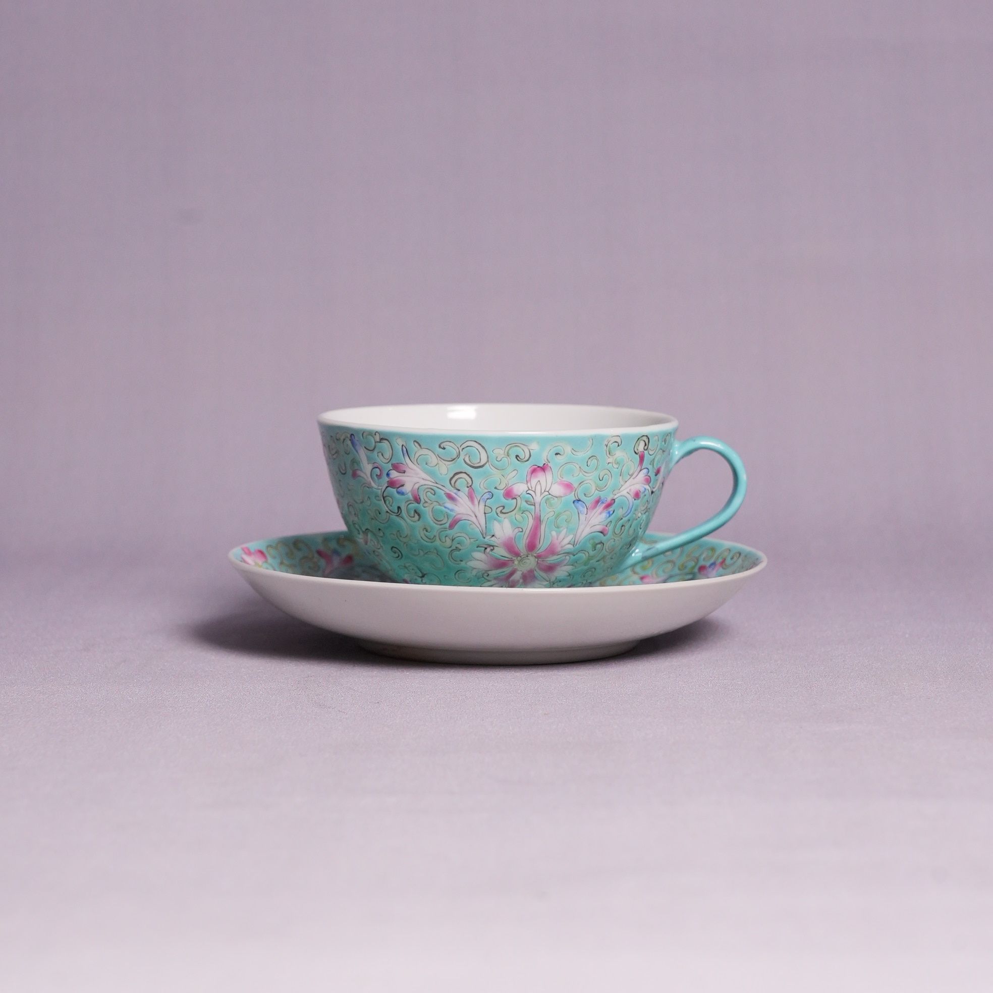 民国绿地粉彩宝相花纹杯碟一套