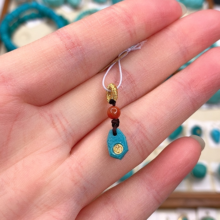 南红玛瑙配饰未镶嵌