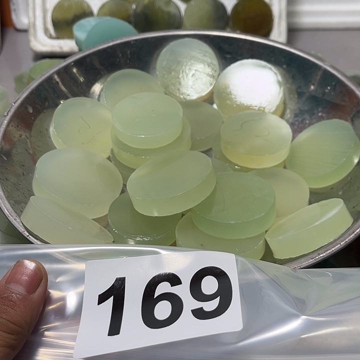 @***人蛇纹石玉未镶嵌珠宝半成品