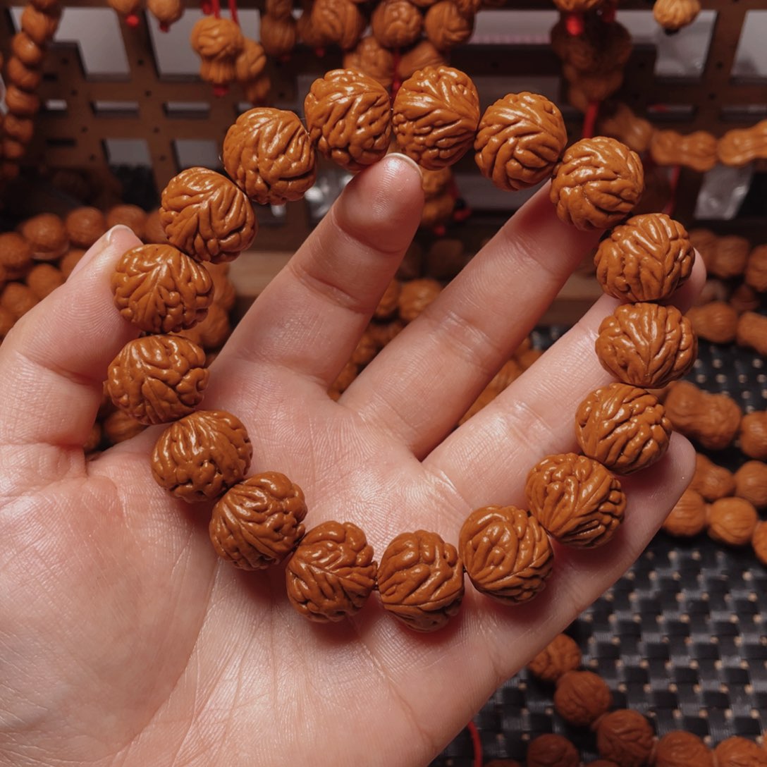 木质类龙纹桃枭手串