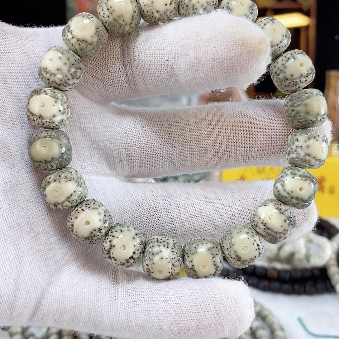 星月菩提手串?**u星月菩提雕刻手串