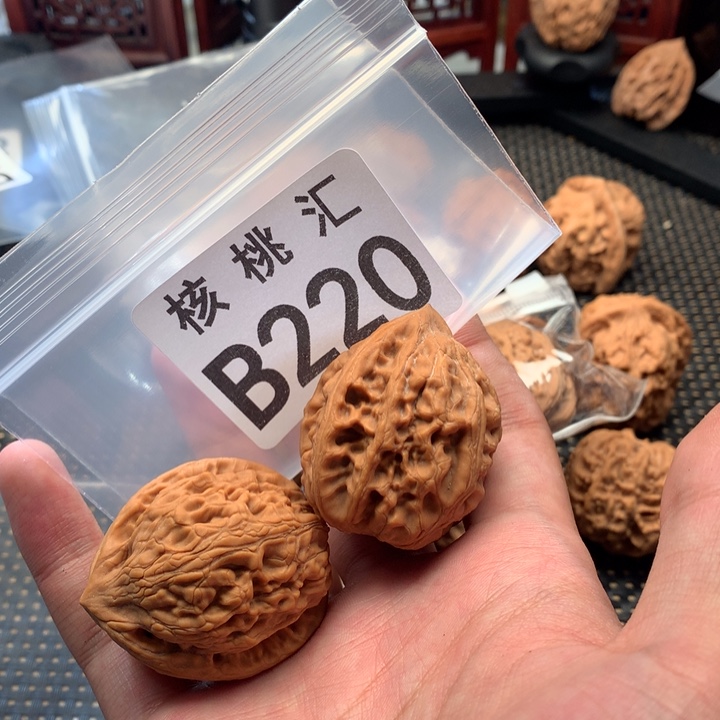 杜***克文玩核桃吊坠佛光