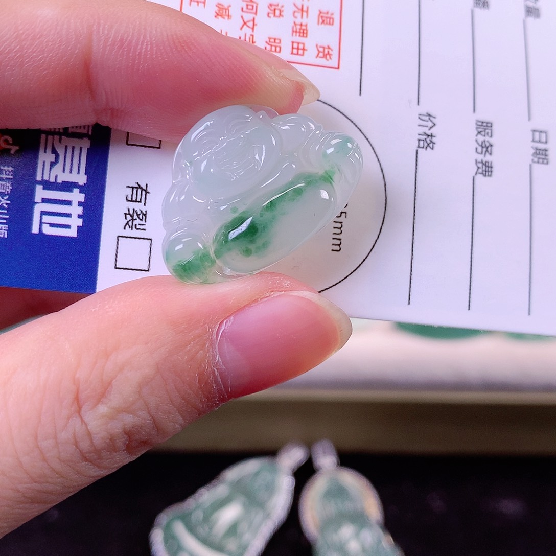 翡翠颈饰未镶嵌翡翠