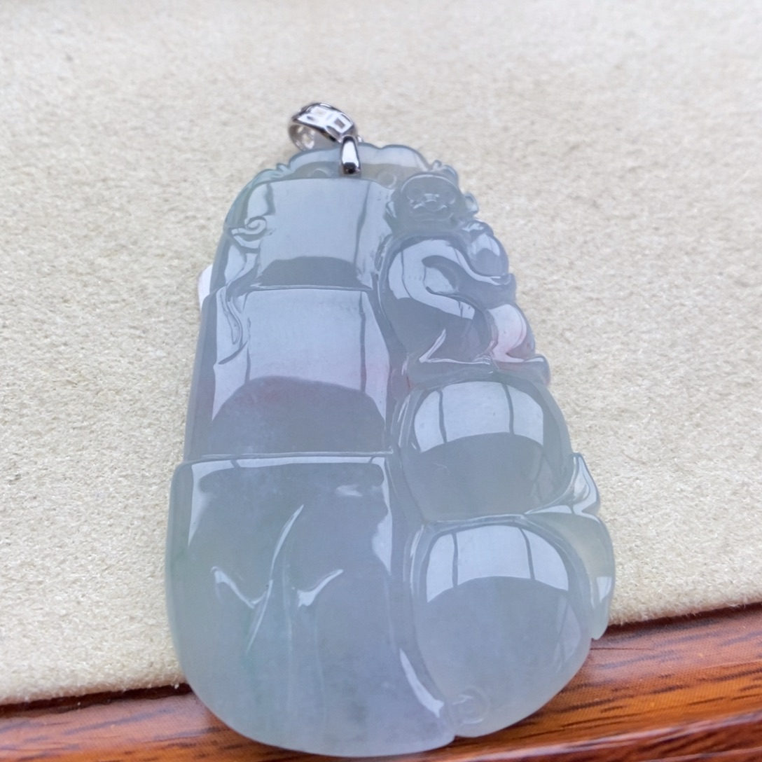 翡翠18K金镶嵌颈饰吊坠