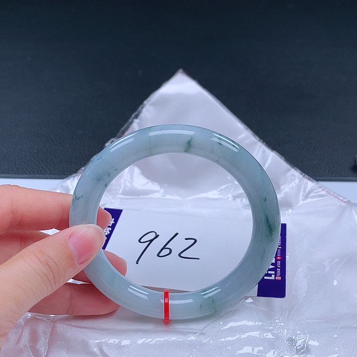 翡翠手镯未镶嵌手镯001271