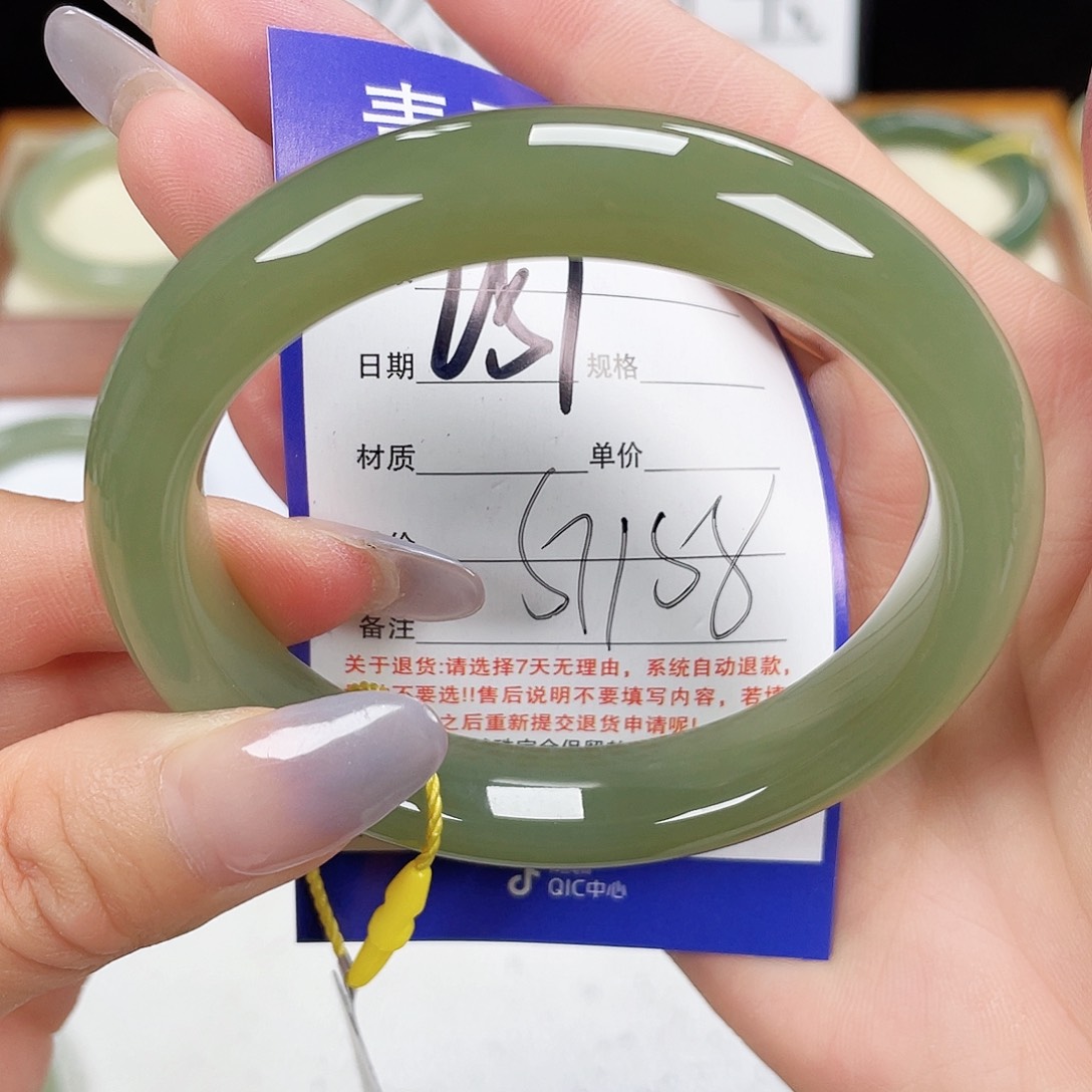 和田玉手镯未镶嵌