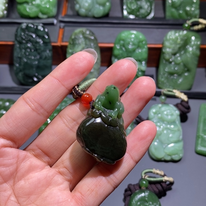 和田玉挂件未镶嵌