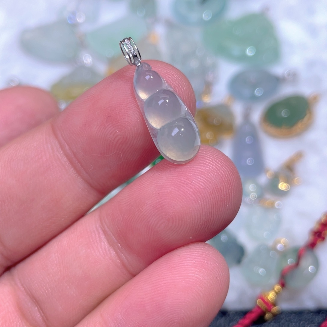 颈饰18K金镶嵌翡翠