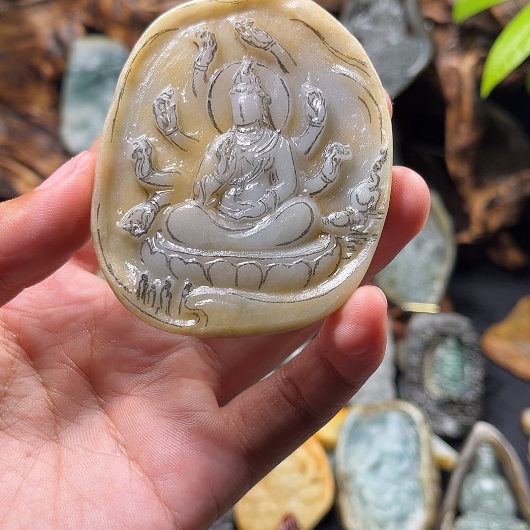 一***秋定制翡翠未镶嵌千手观音