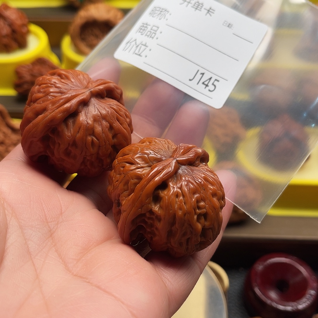 陇***哥文玩核桃吊坠白狮子