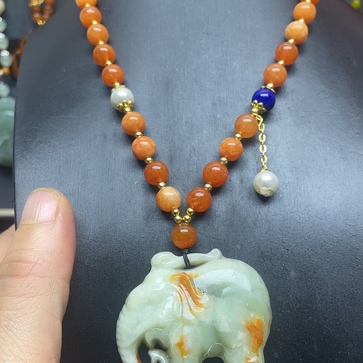 未镶嵌蛇纹石玉颈饰