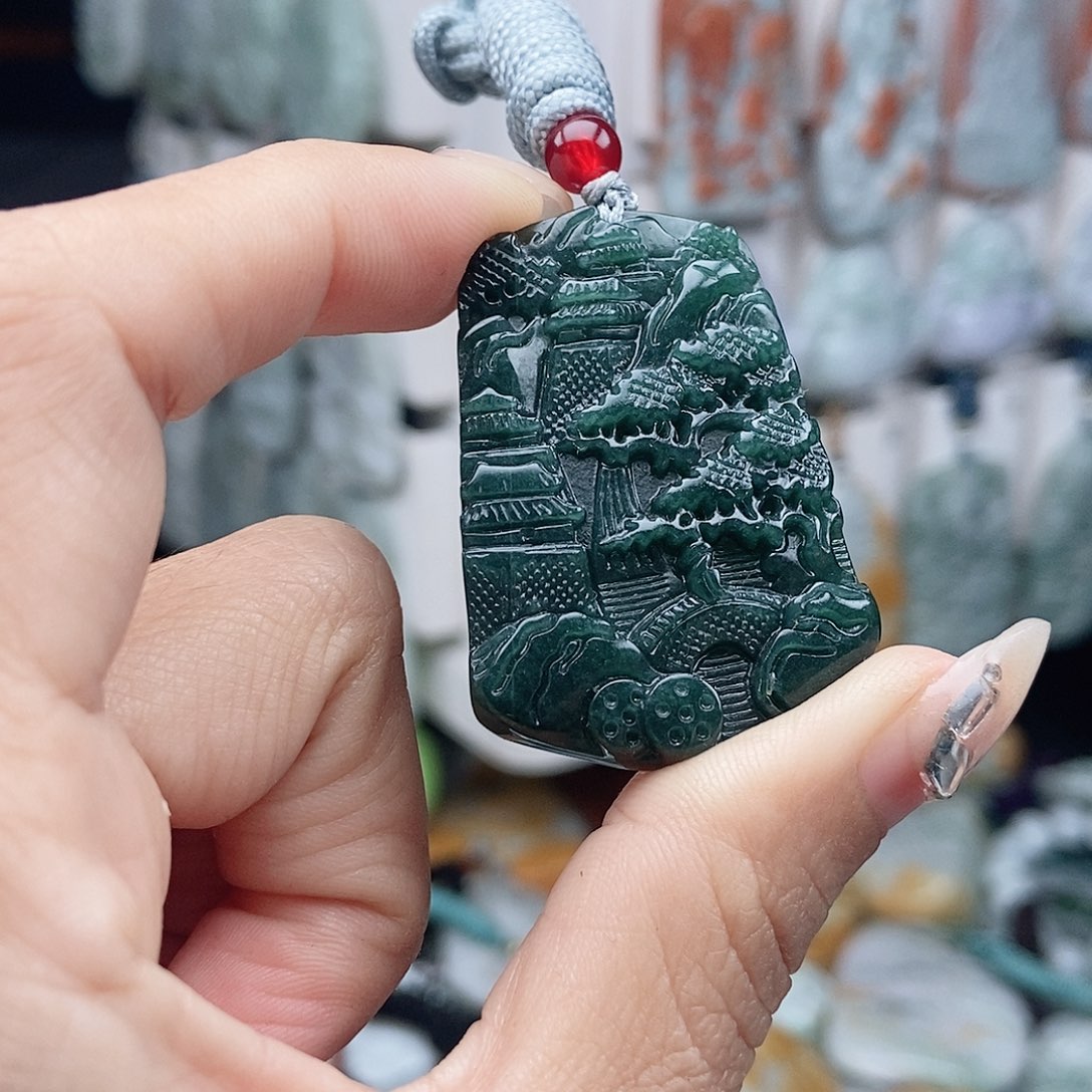 翡翠颈饰未镶嵌翡翠