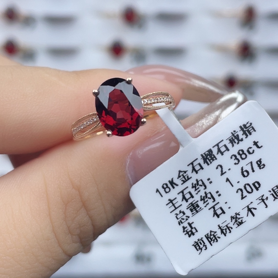 18K金镶嵌戒指石榴石