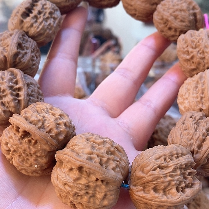 文玩核桃吊坠怀****宿白狮子打底