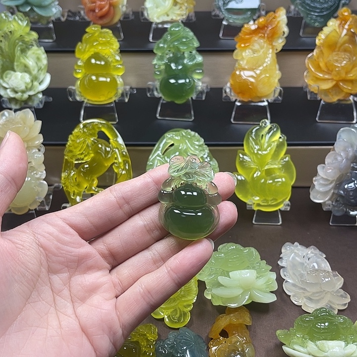 蛇纹石玉未镶嵌颈饰