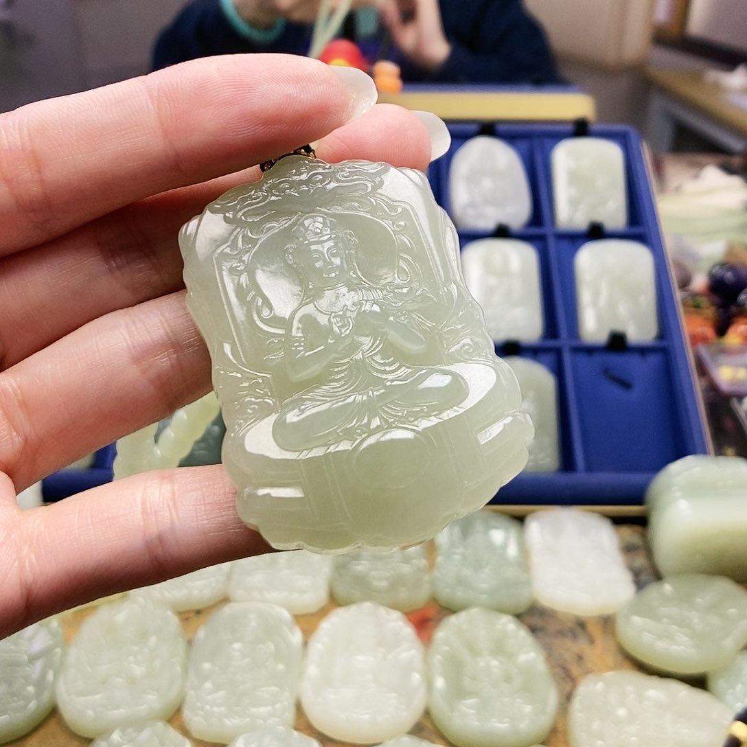 和田玉颈饰未镶嵌正***经