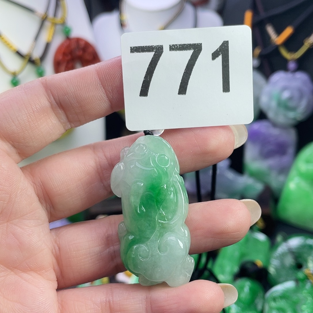 翡翠未镶嵌吊坠(赠链)