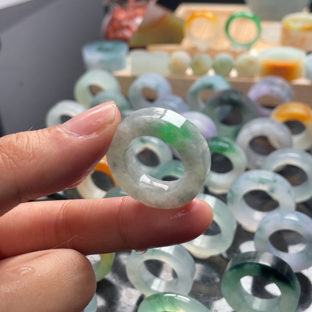 定制翡翠未镶嵌戒指