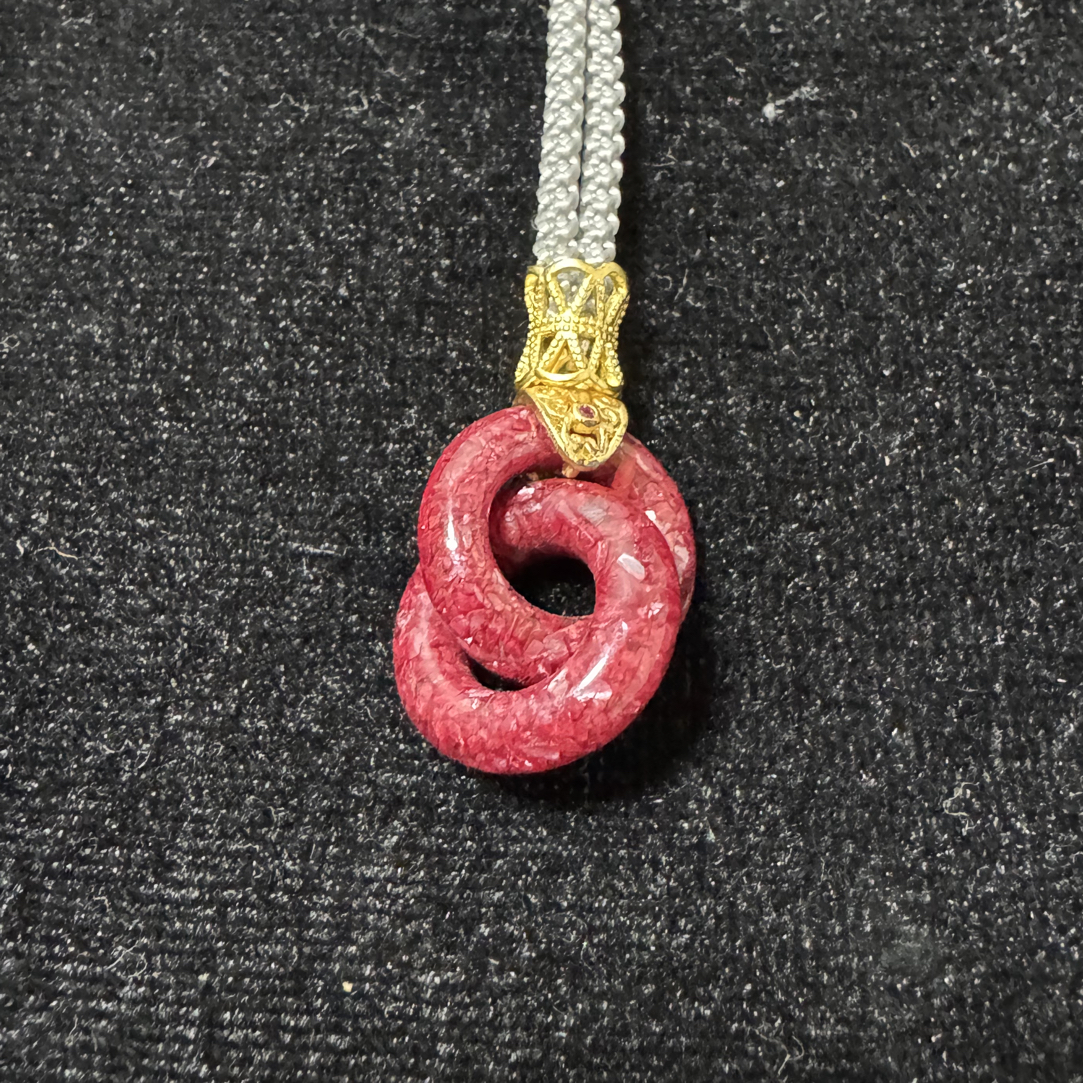 含辰砂工艺品天然朱砂原矿晶体砂吊坠（环环相扣） 高透品质