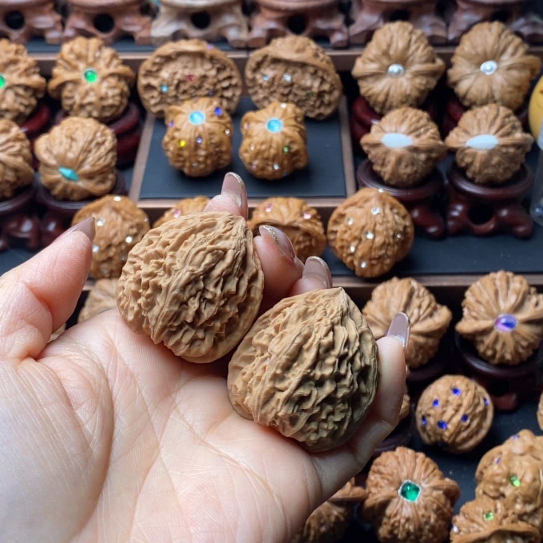 文玩核桃吊坠麒麟角