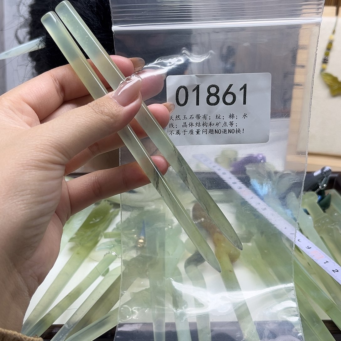 一***行蛇纹石玉未镶嵌发饰