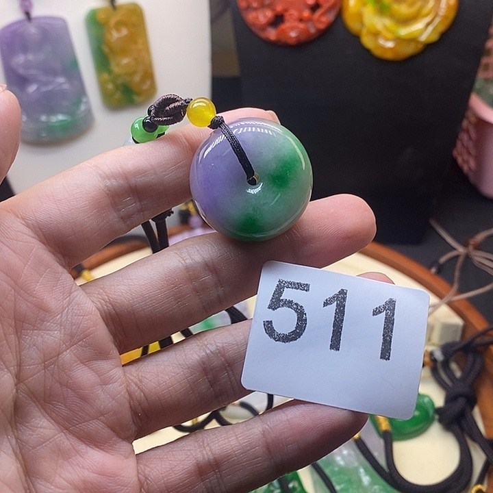 翡翠未镶嵌吊坠(赠链)