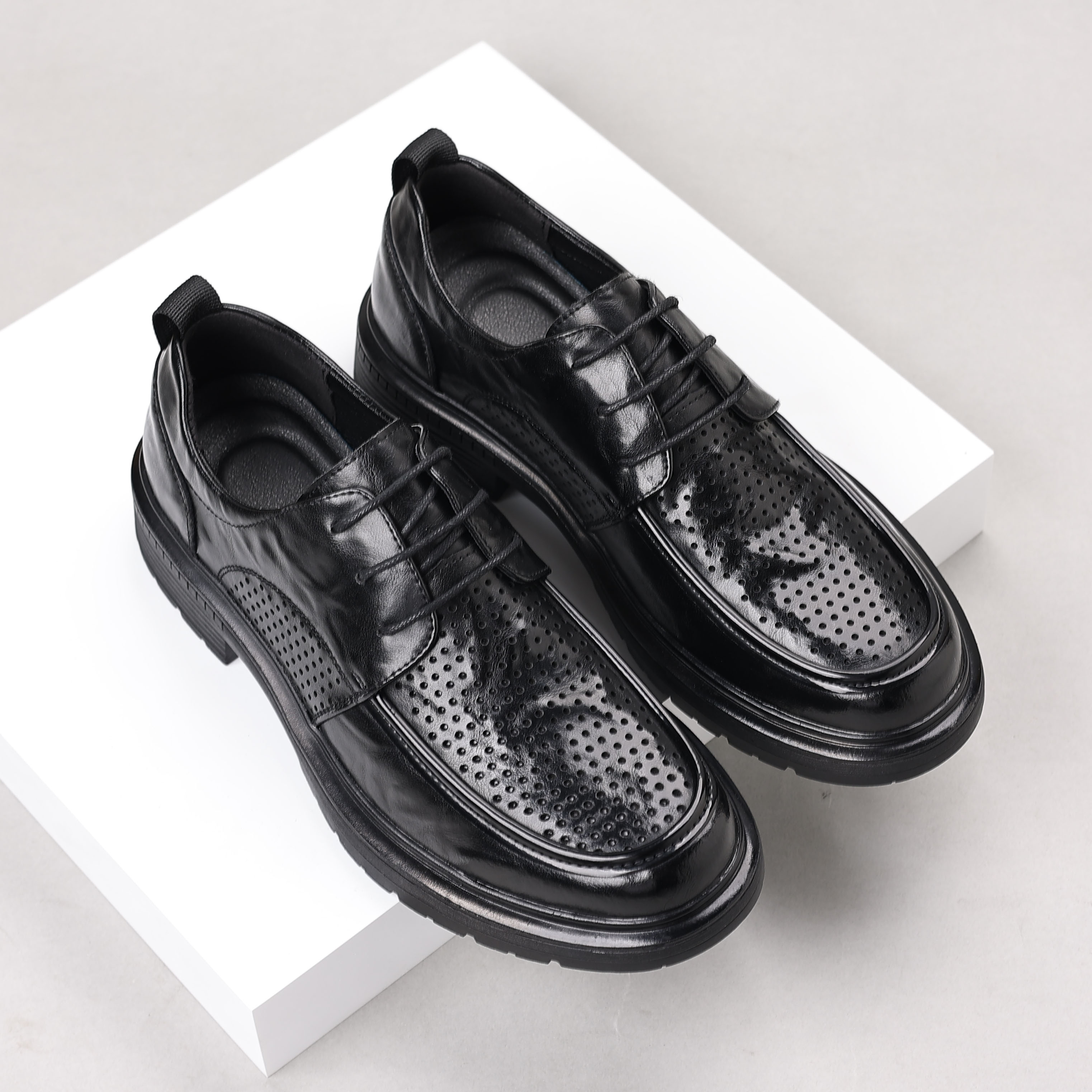 2025夏季新款真皮男士圆头打孔透气皮鞋男商务正装结婚男鞋2473-1