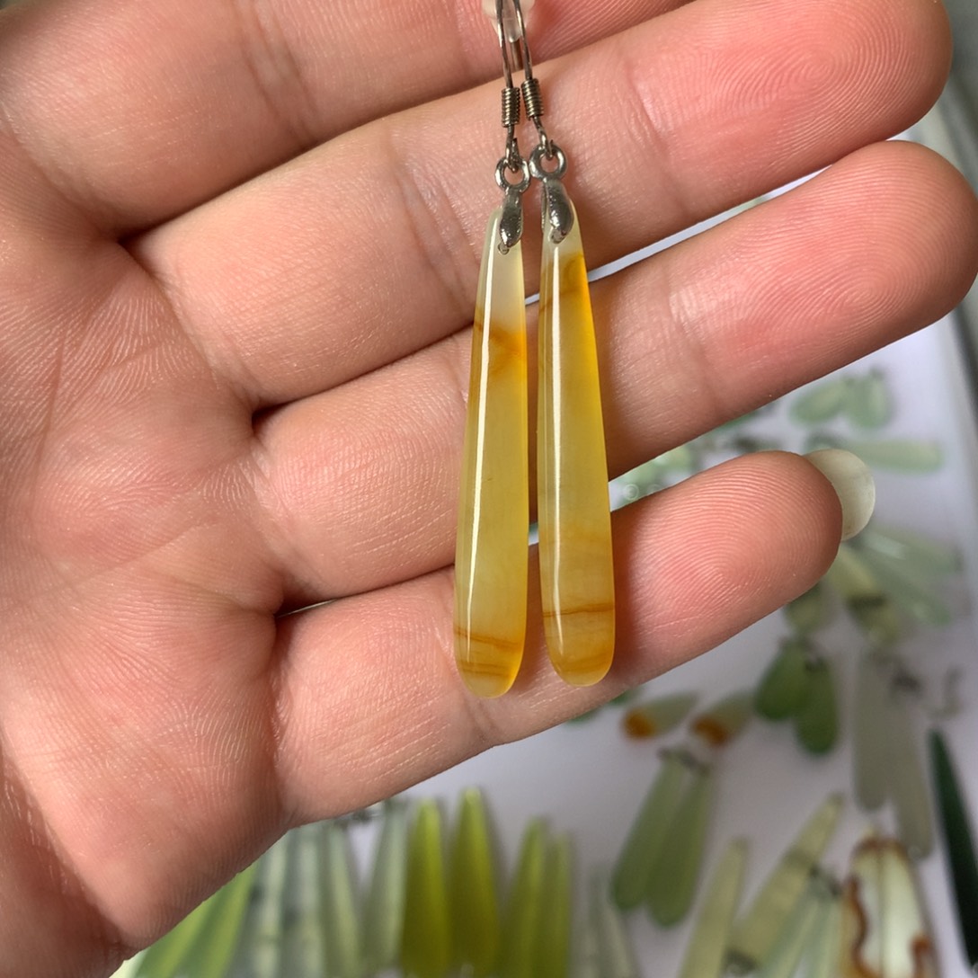未镶嵌蛇纹石玉耳环