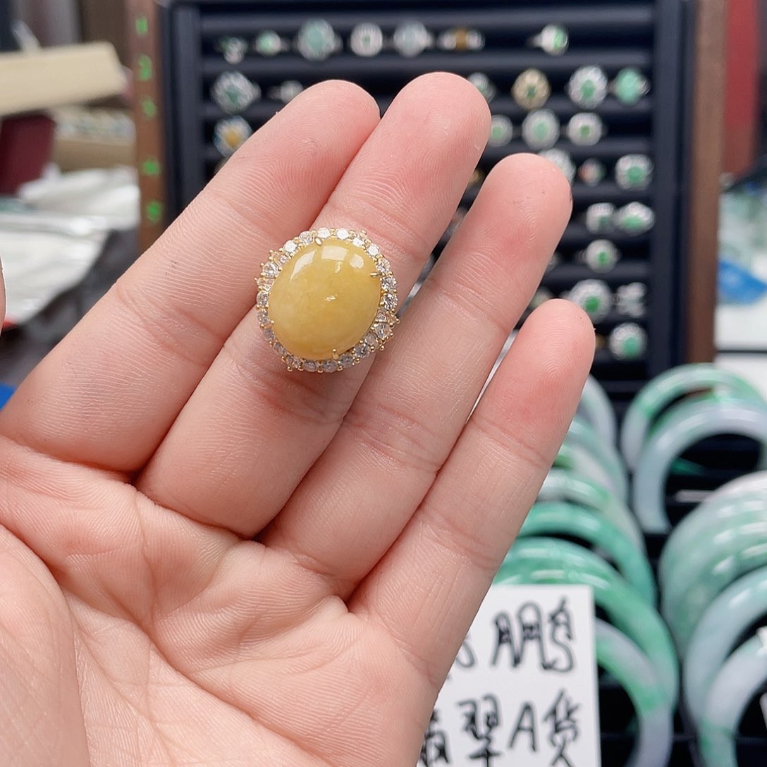 翡翠颈饰未镶嵌翡翠