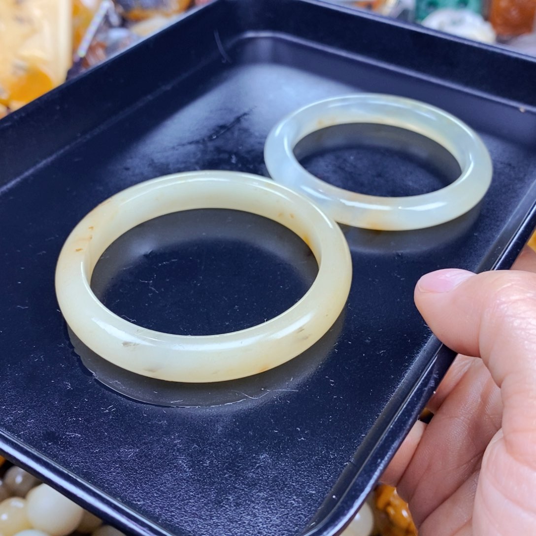 石英质玉未镶嵌颈饰