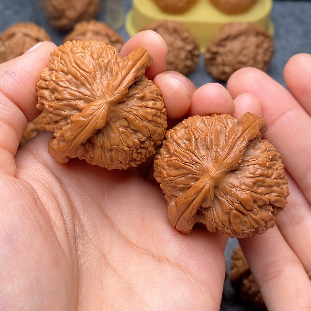 文玩核桃把件闷球白狮子43尺